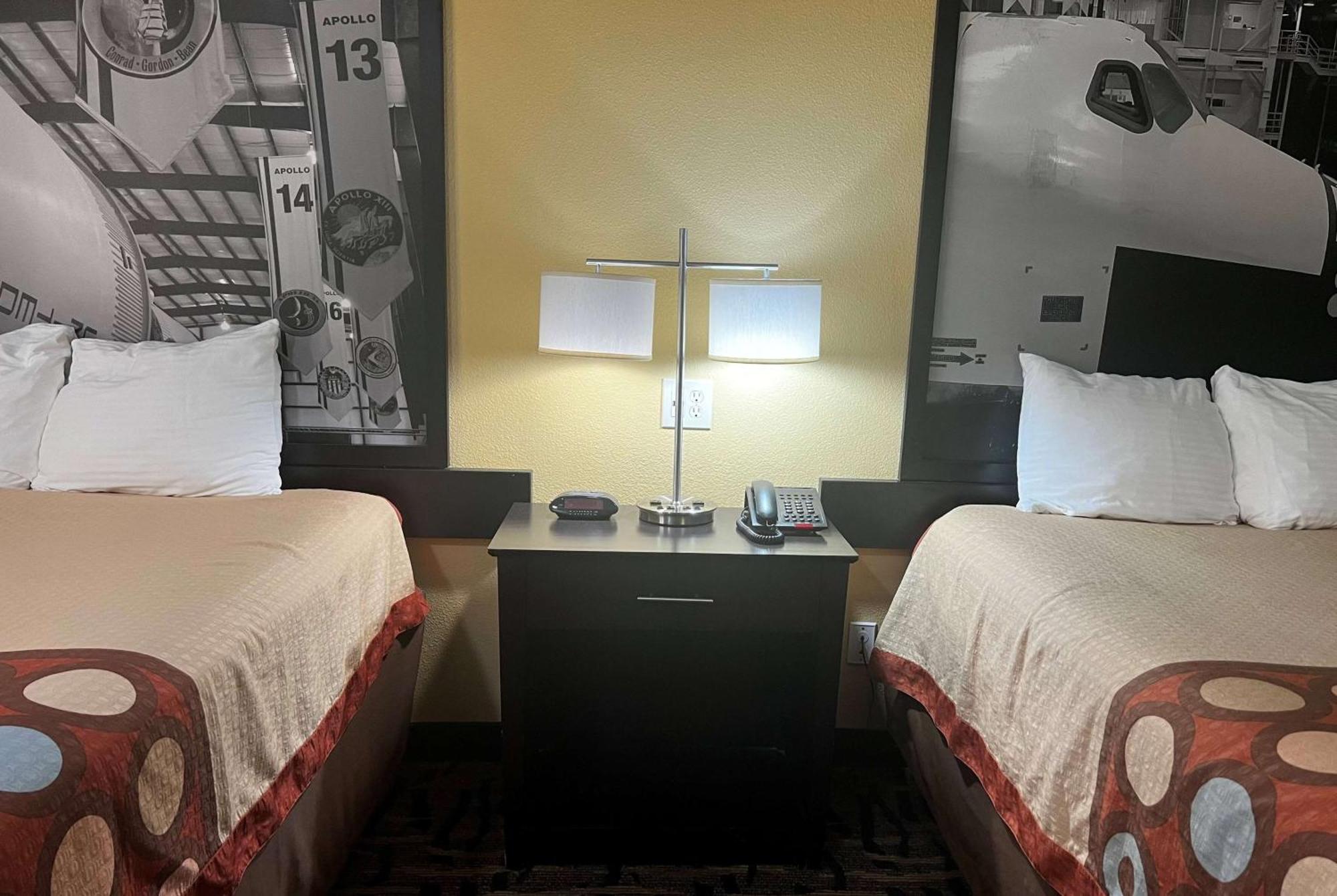Super 8 By Wyndham Pasadena Hotel Luaran gambar