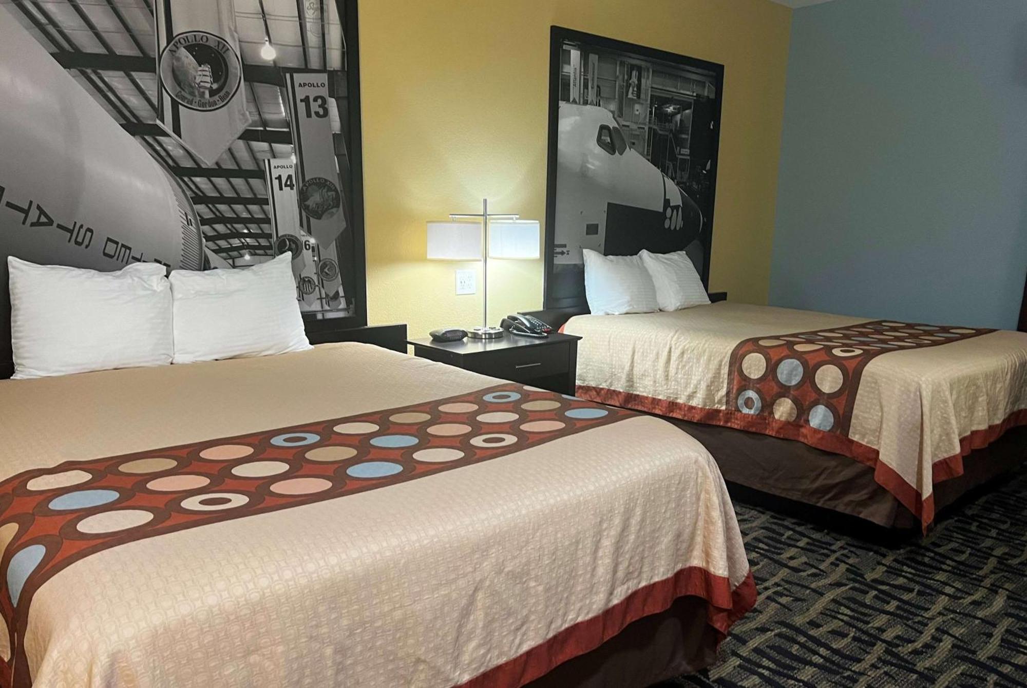Super 8 By Wyndham Pasadena Hotel Luaran gambar