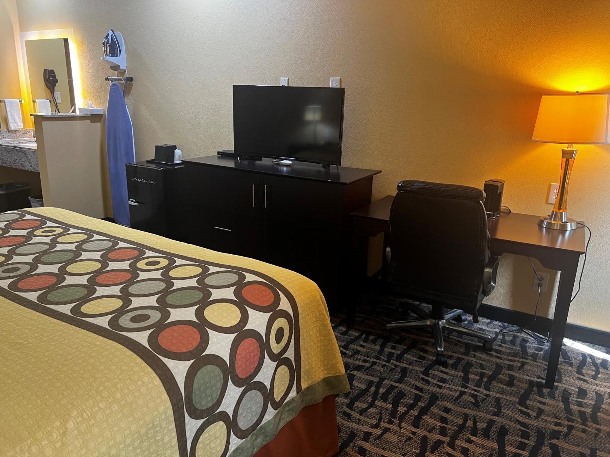Super 8 By Wyndham Pasadena Hotel Luaran gambar