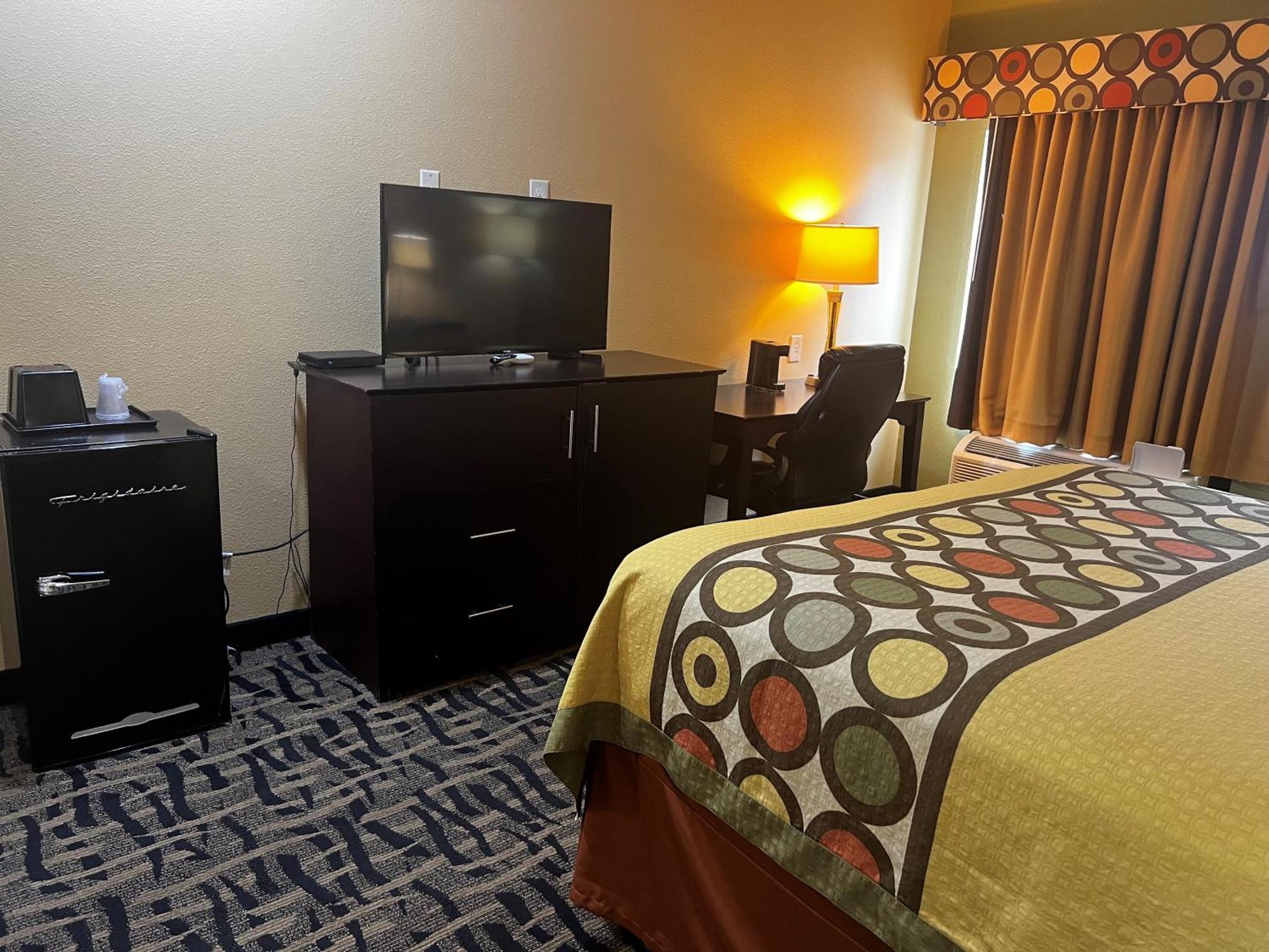 Super 8 By Wyndham Pasadena Hotel Luaran gambar